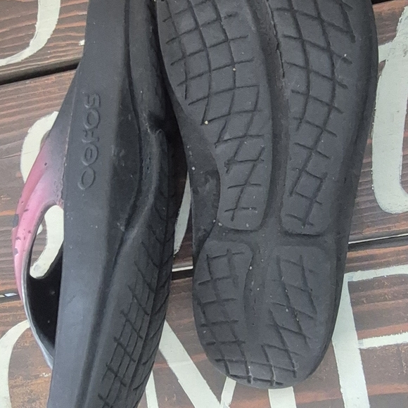 Oofos - Picture 2 of 2